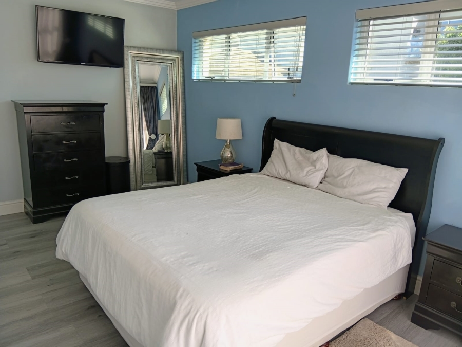 5 Bedroom Property for Sale in Beacon Bay Eastern Cape